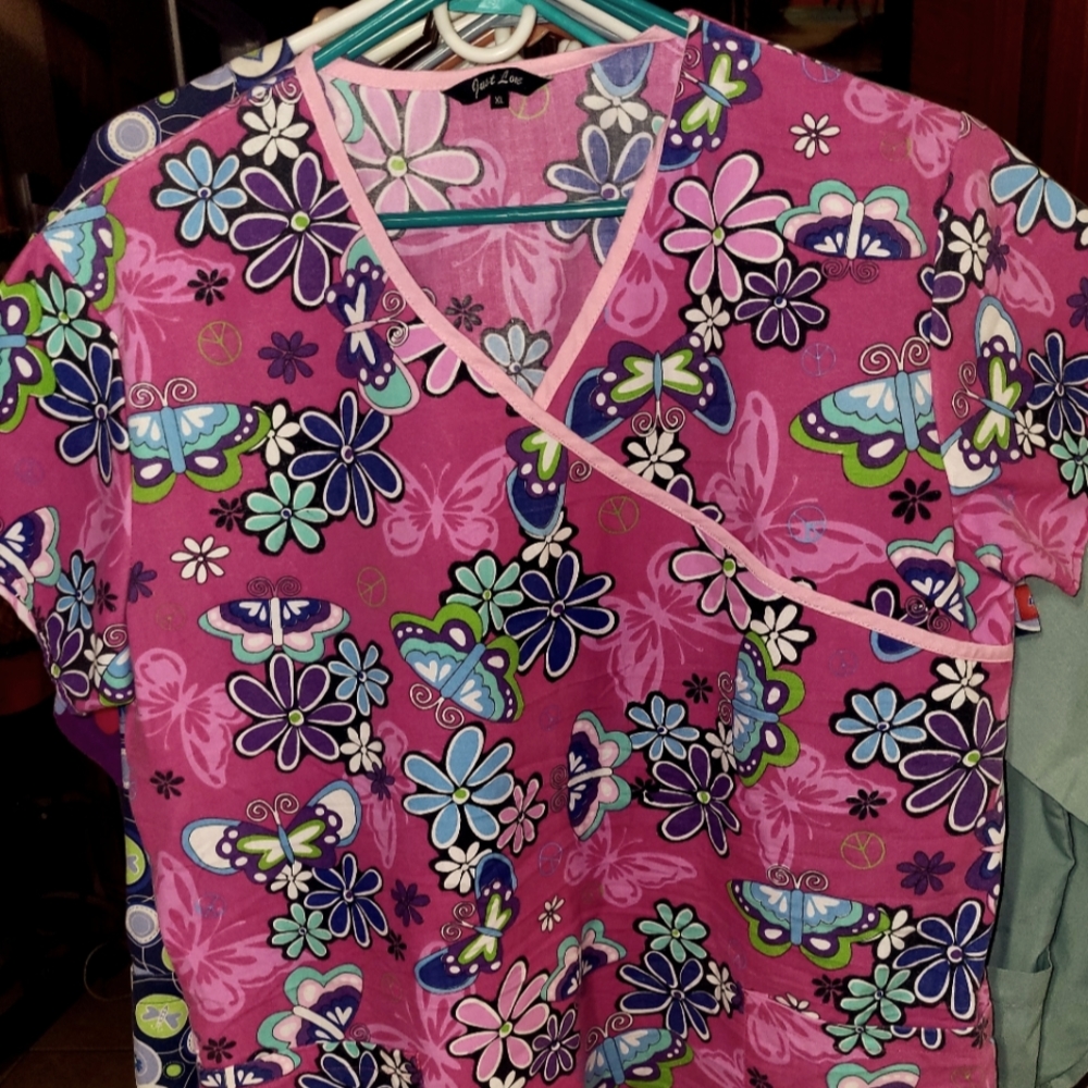 SCRUBS TOP SIZE XL